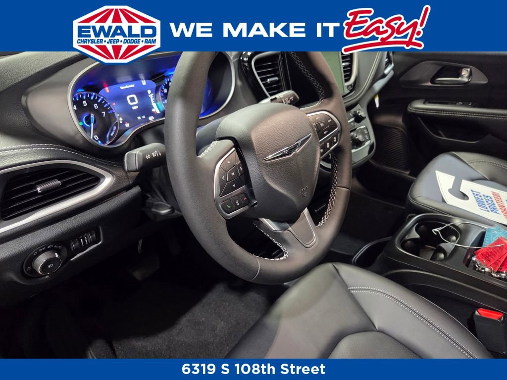 New 2026 Chrysler Pacifica Select AWD/4WD image 5