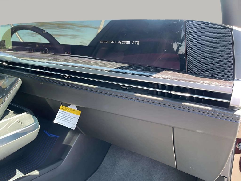 New 2025 Cadillac Escalade IQ Sport 1 w/ LPO, ONYX Package AWD/4WD image 28