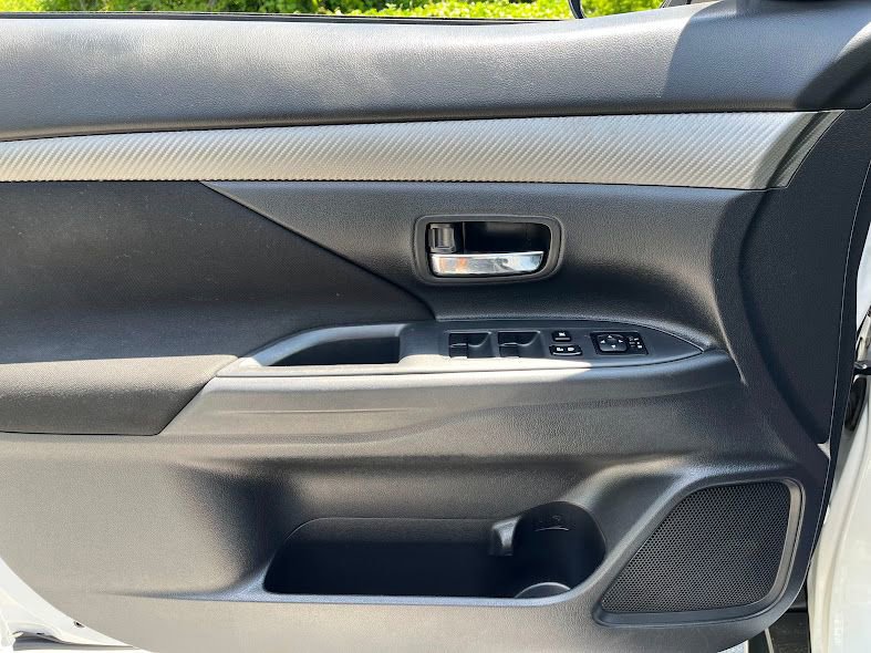 Used 2014 Mitsubishi Outlander SE AWD/4WD image 6