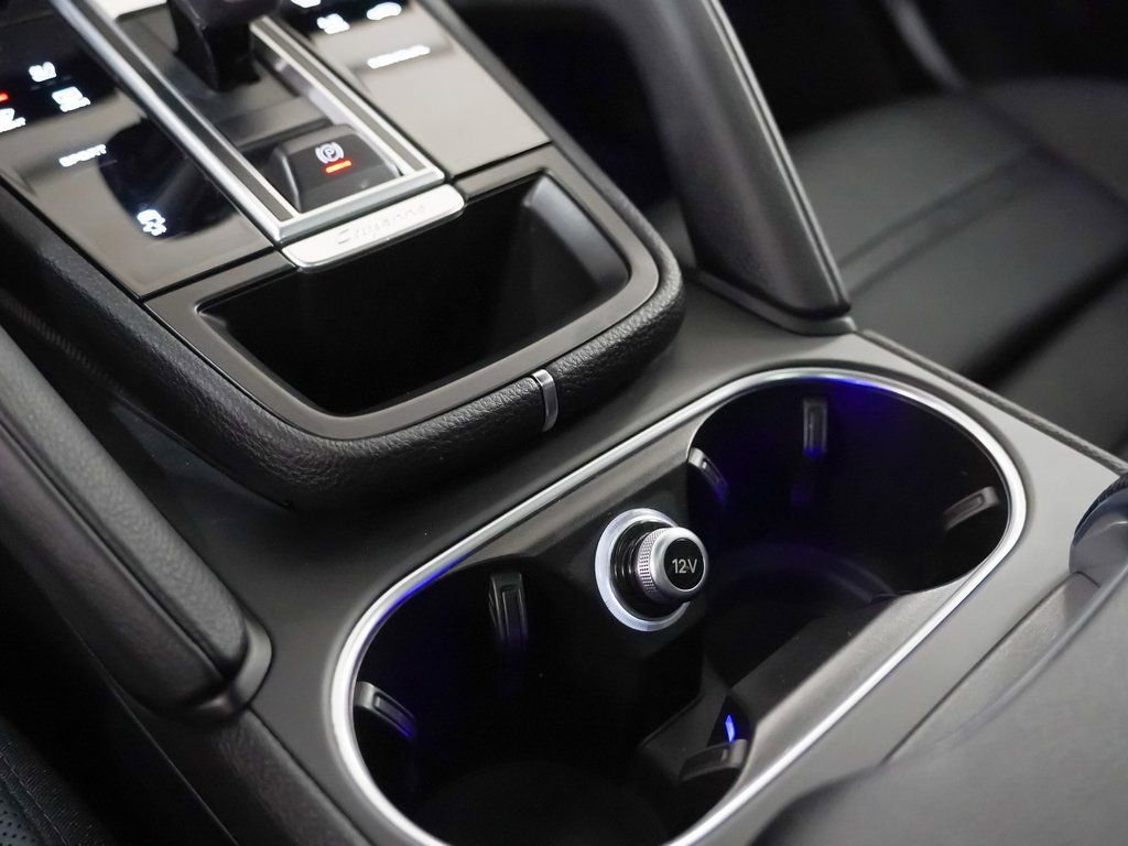Certified 2023 Porsche Cayenne Platinum Edition image 33