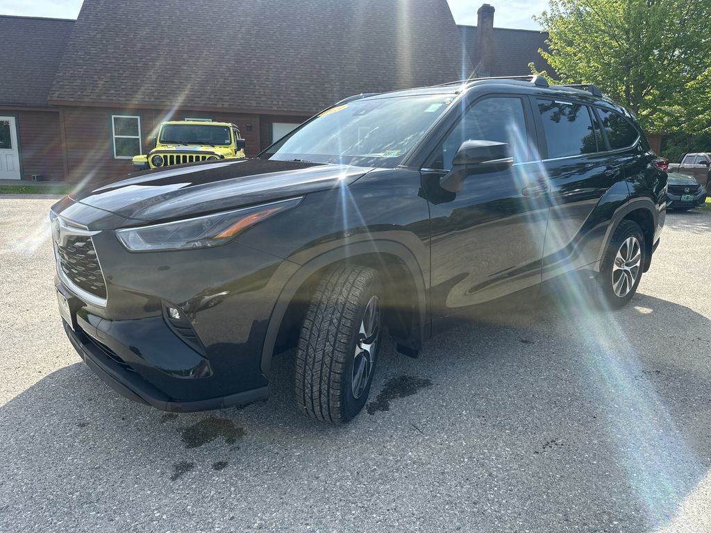 Used 2023 Toyota Highlander XLE