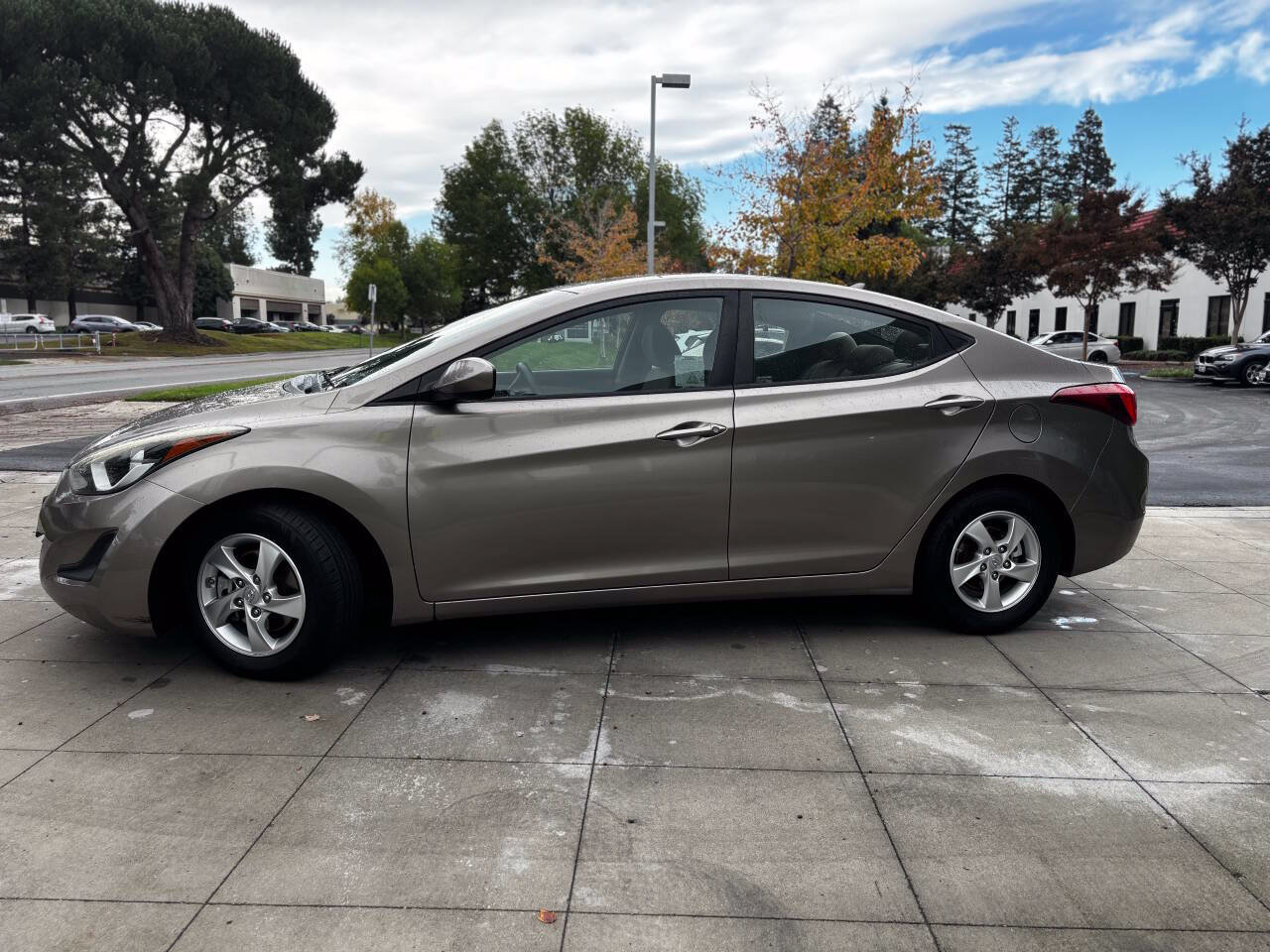 Used 2015 Hyundai Elantra SE FWD image 7