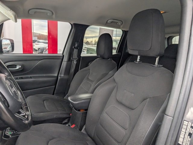 Used 2016 Jeep Renegade Latitude image 6
