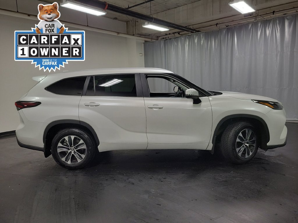 Used 2025 Toyota Highlander XLE AWD/4WD image 9