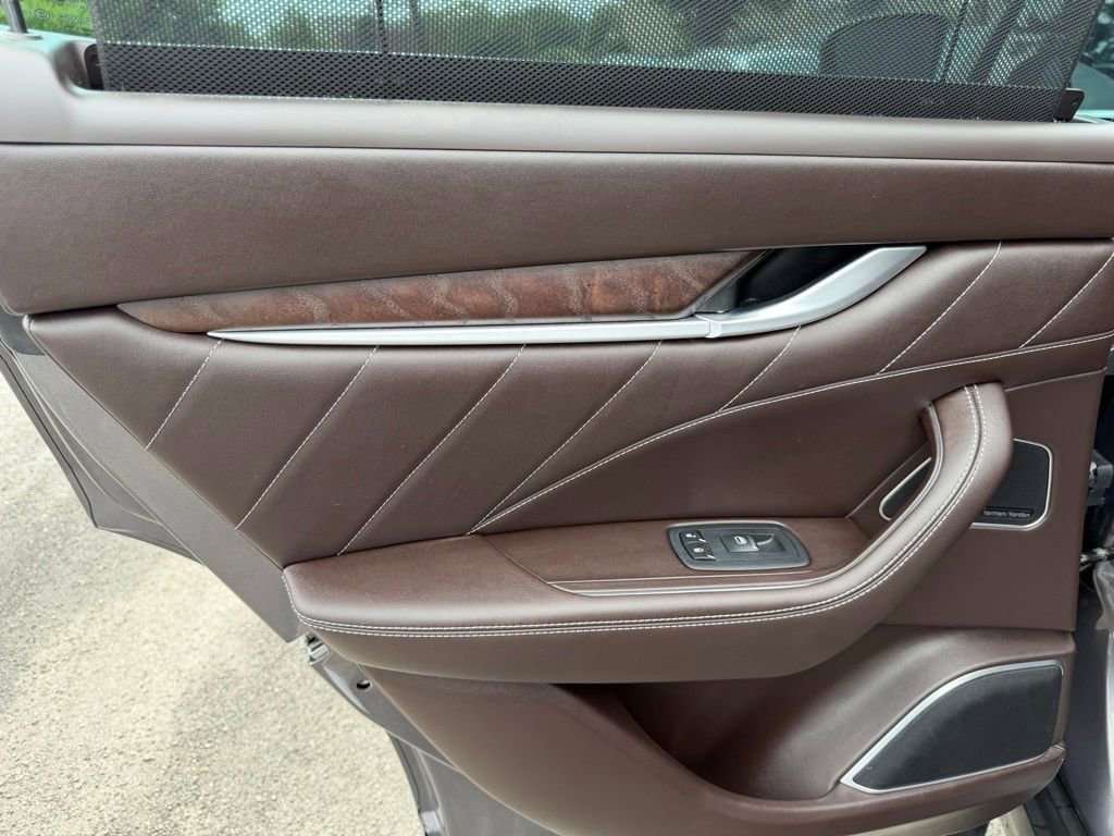 Used 2019 Maserati Levante GranLusso AWD/4WD image 31