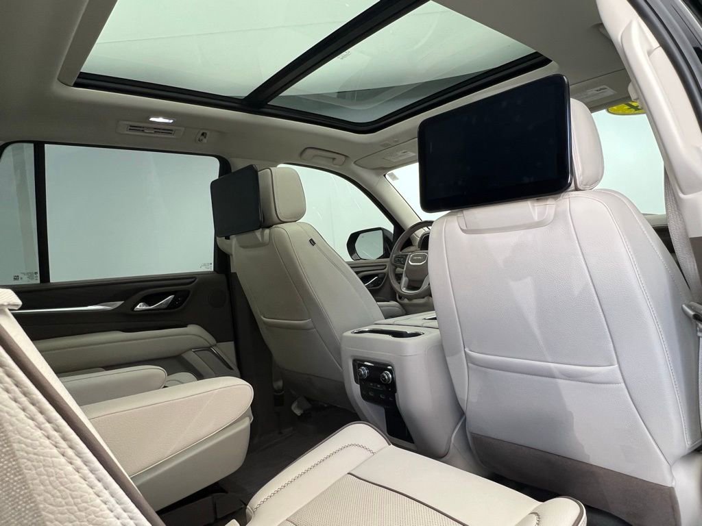 Used 2024 GMC Yukon Denali w/ Advanced Technology Package image 9