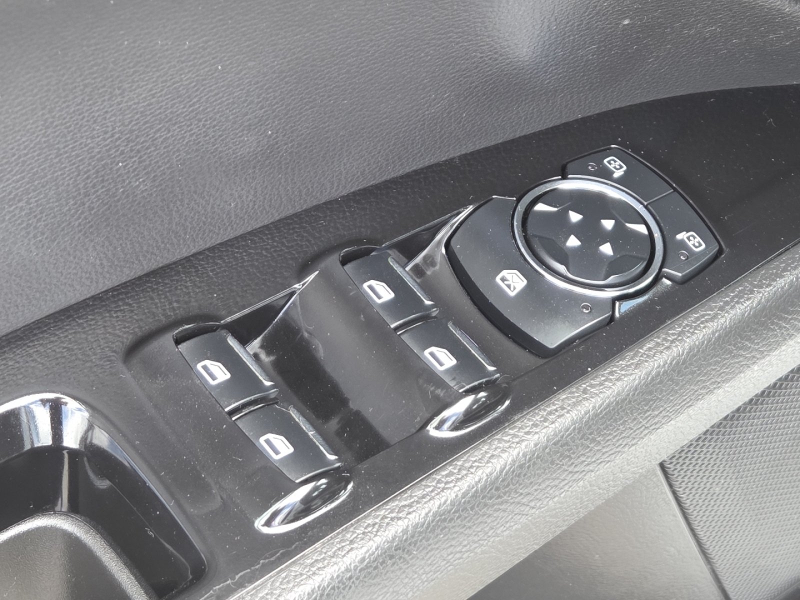 Used 2013 Ford Fusion Energi SE FWD image 23