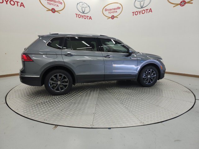 Used 2022 Volkswagen Tiguan SE FWD image 3