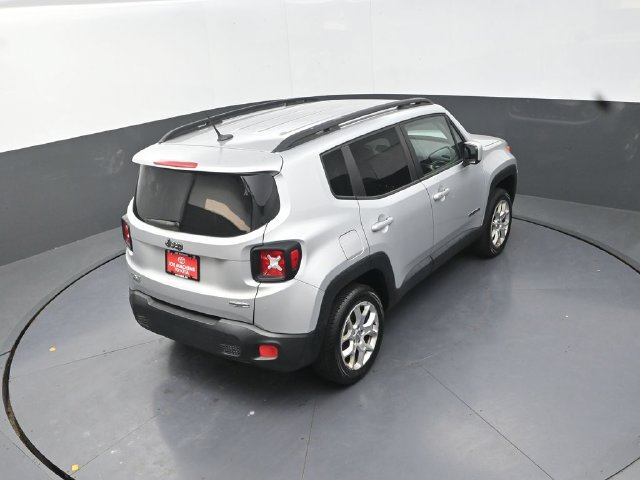 Used 2017 Jeep Renegade Latitude w/ Cold Weather Group AWD/4WD image 29