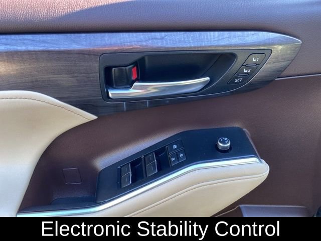 Used 2021 Toyota Highlander Limited FWD image 19