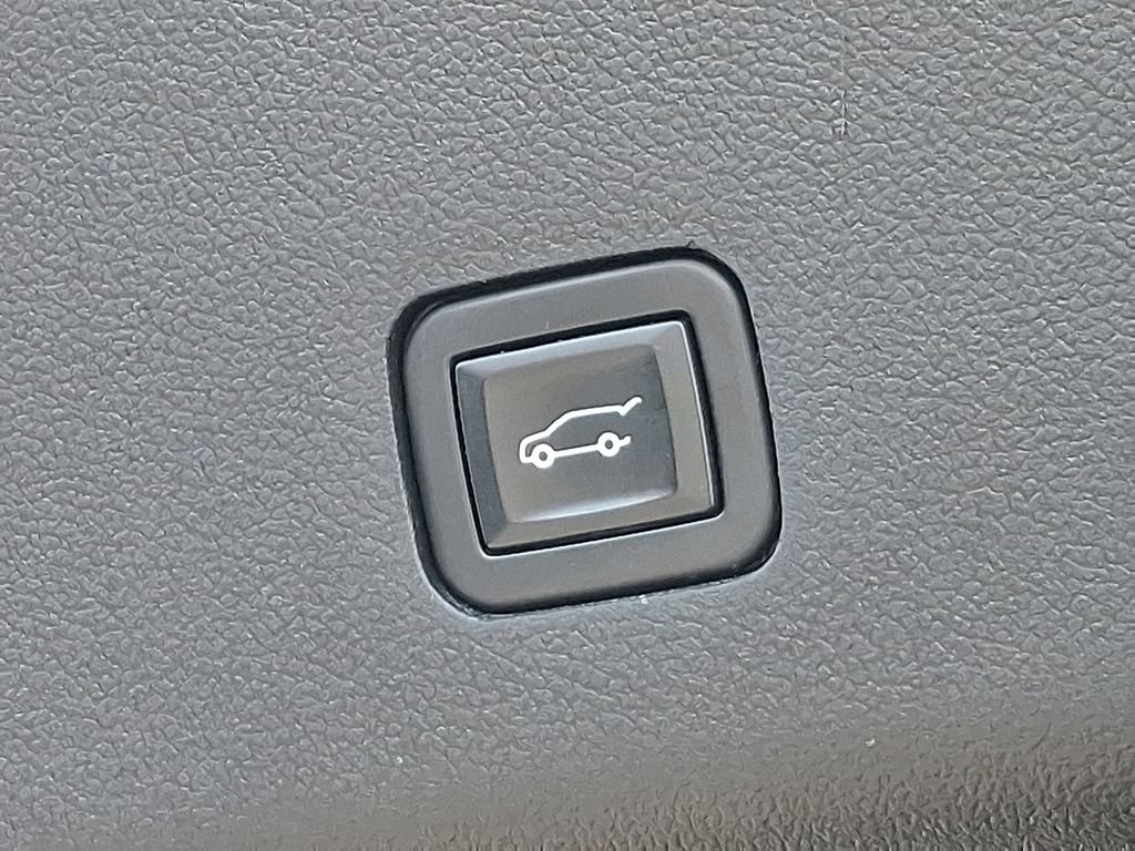 Certified 2022 Chevrolet Traverse LT FWD image 31