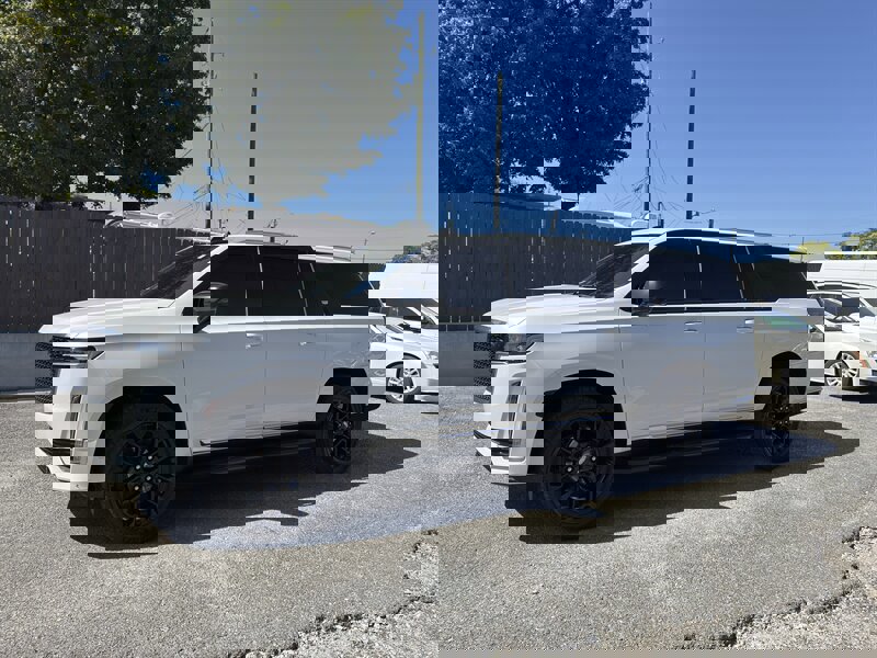 Used 2023 Cadillac Escalade ESV Premium Luxury image 6