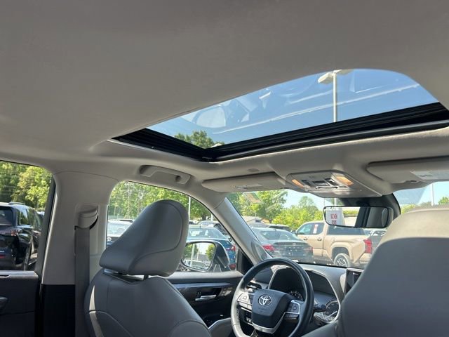 Used 2022 Toyota Highlander Limited FWD image 22