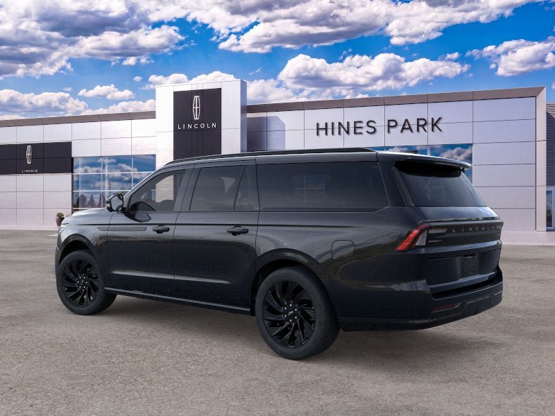 New 2026 Lincoln Navigator L Reserve w/ Jet Appearance Package AWD/4WD image 4