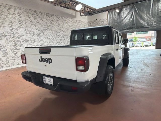 Used 2024 Jeep Gladiator Sport AWD/4WD image 7