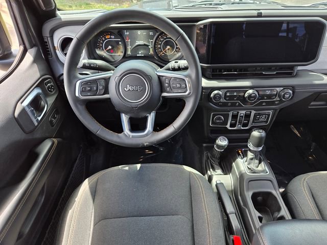 Used 2025 Jeep Wrangler Unlimited Sahara AWD/4WD image 12