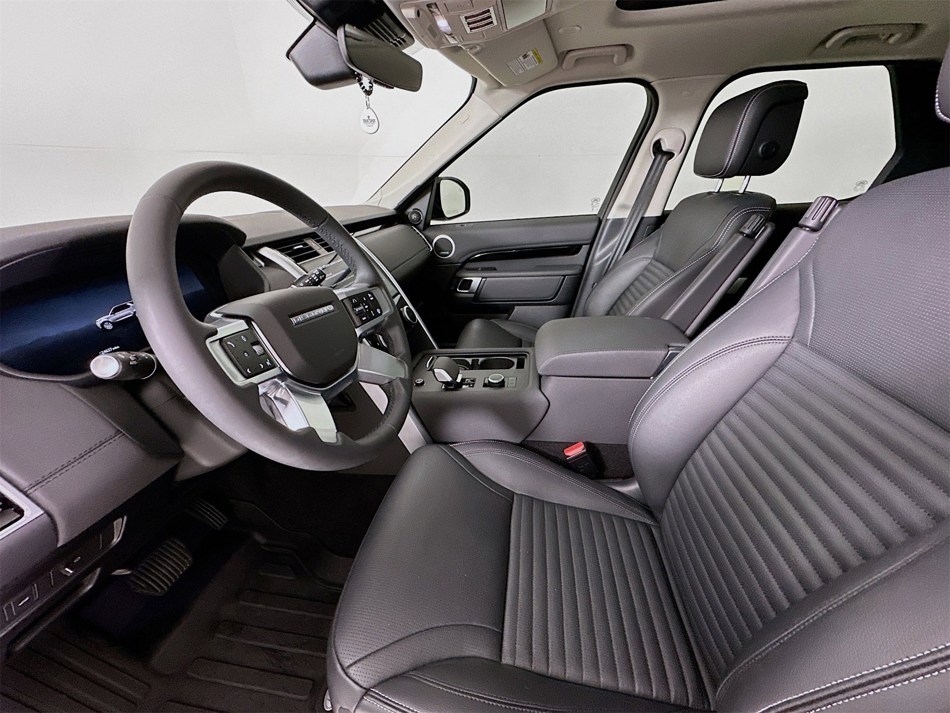 Used 2024 Land Rover Discovery S image 22