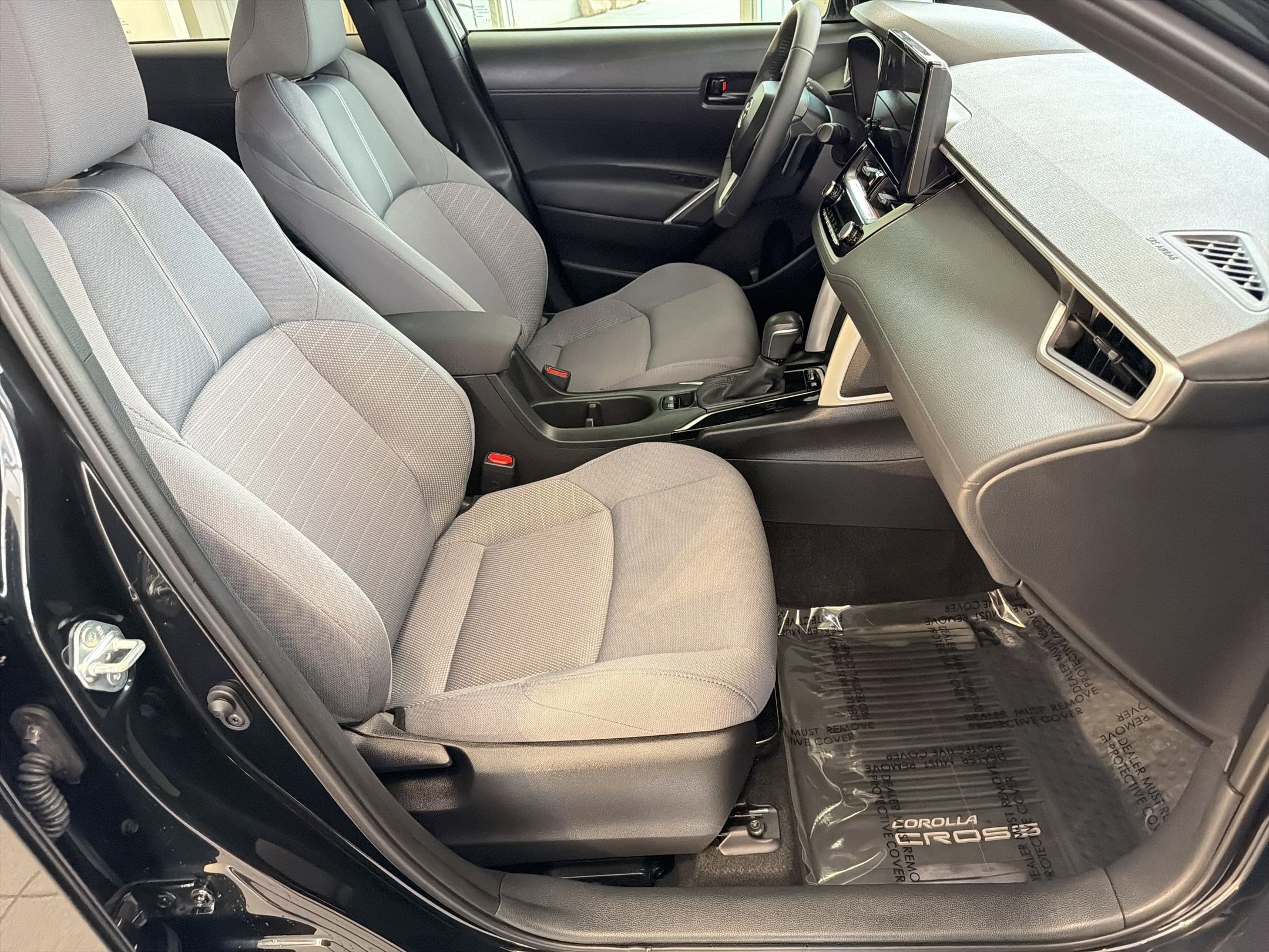 Used 2024 Toyota Corolla Cross SE image 29