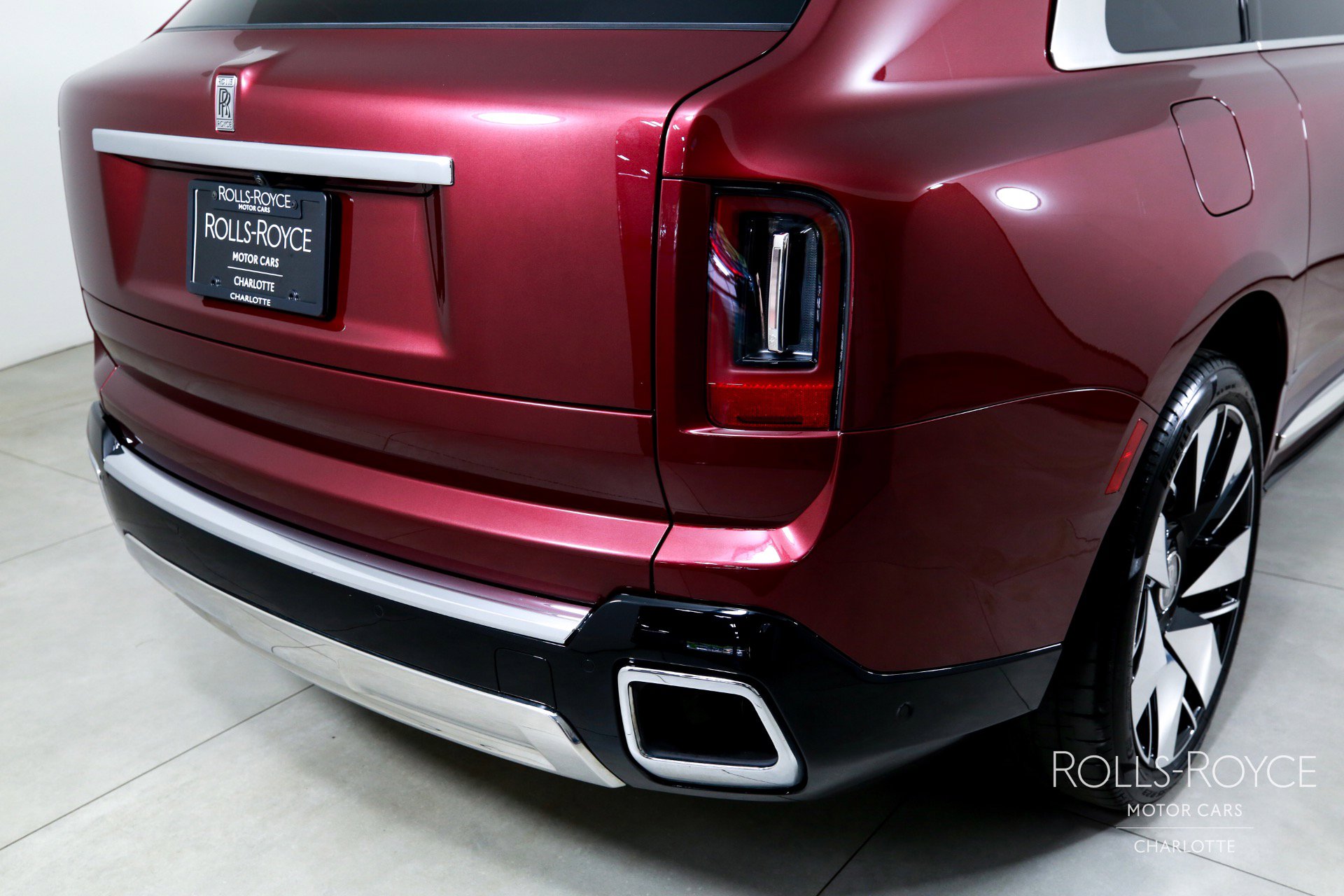 Certified 2025 Rolls-Royce Cullinan AWD/4WD image 46