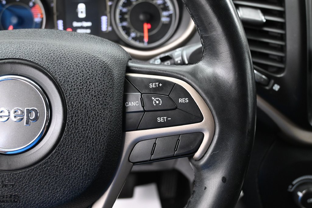 Used 2016 Jeep Cherokee Sport AWD/4WD image 12