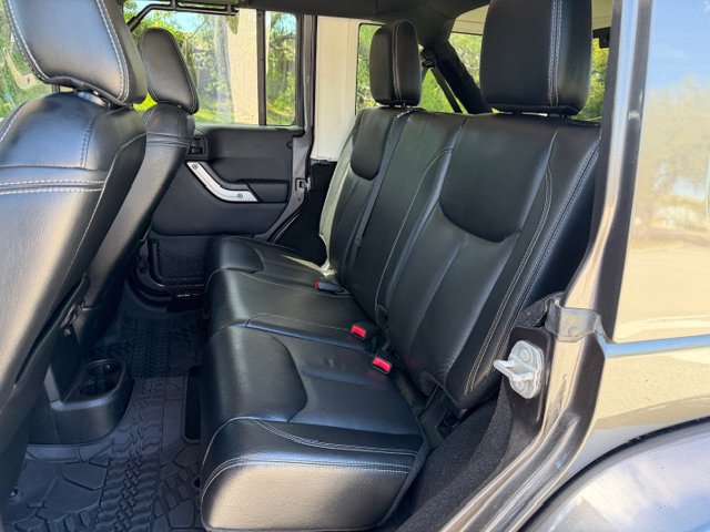 Used 2016 Jeep Wrangler Unlimited Rubicon image 13