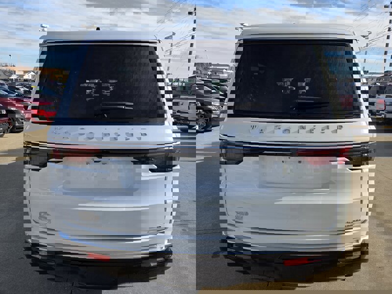 Used 2024 Jeep Wagoneer L Series II image 4