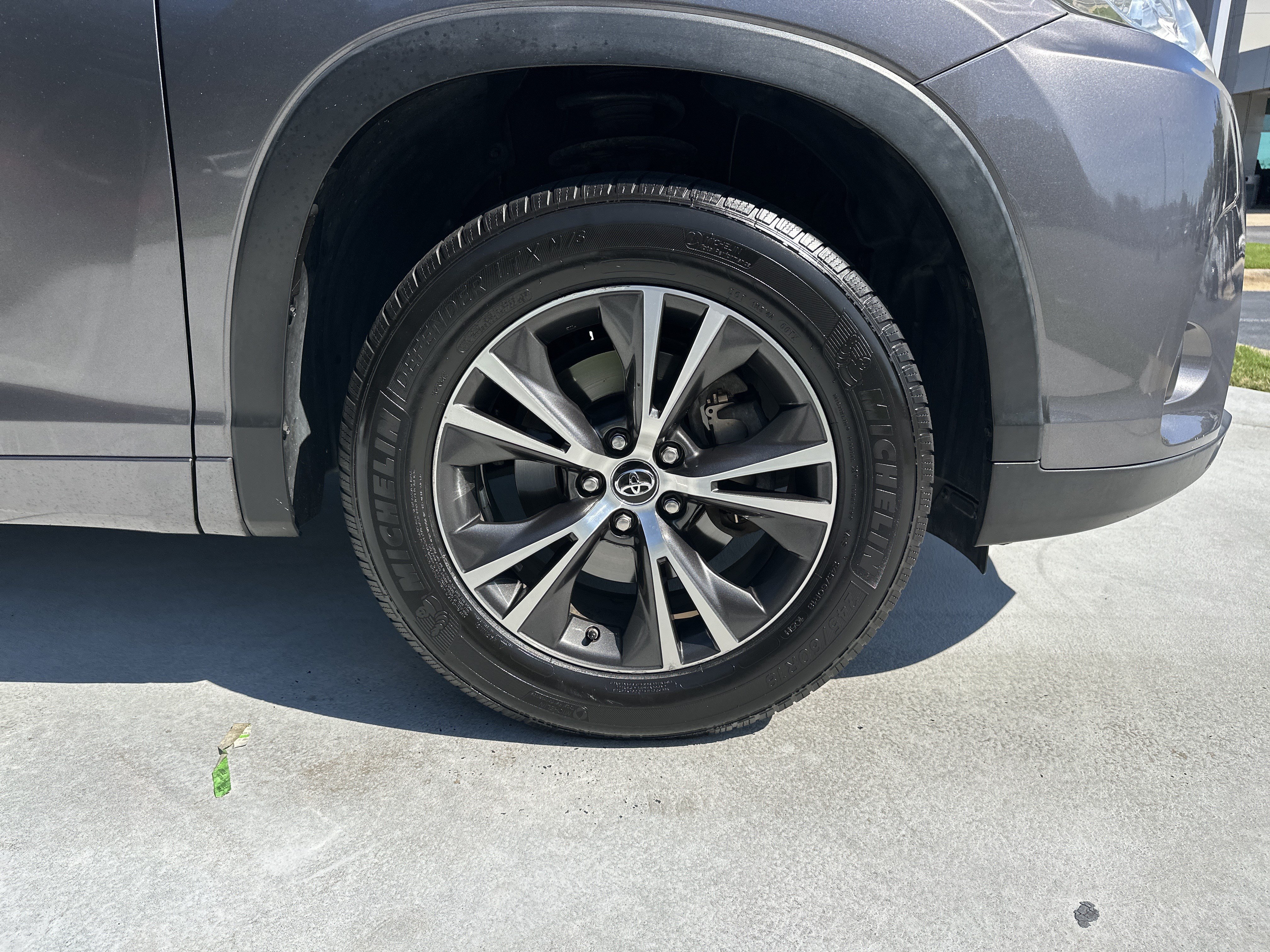 Used 2017 Toyota Highlander LE FWD image 13