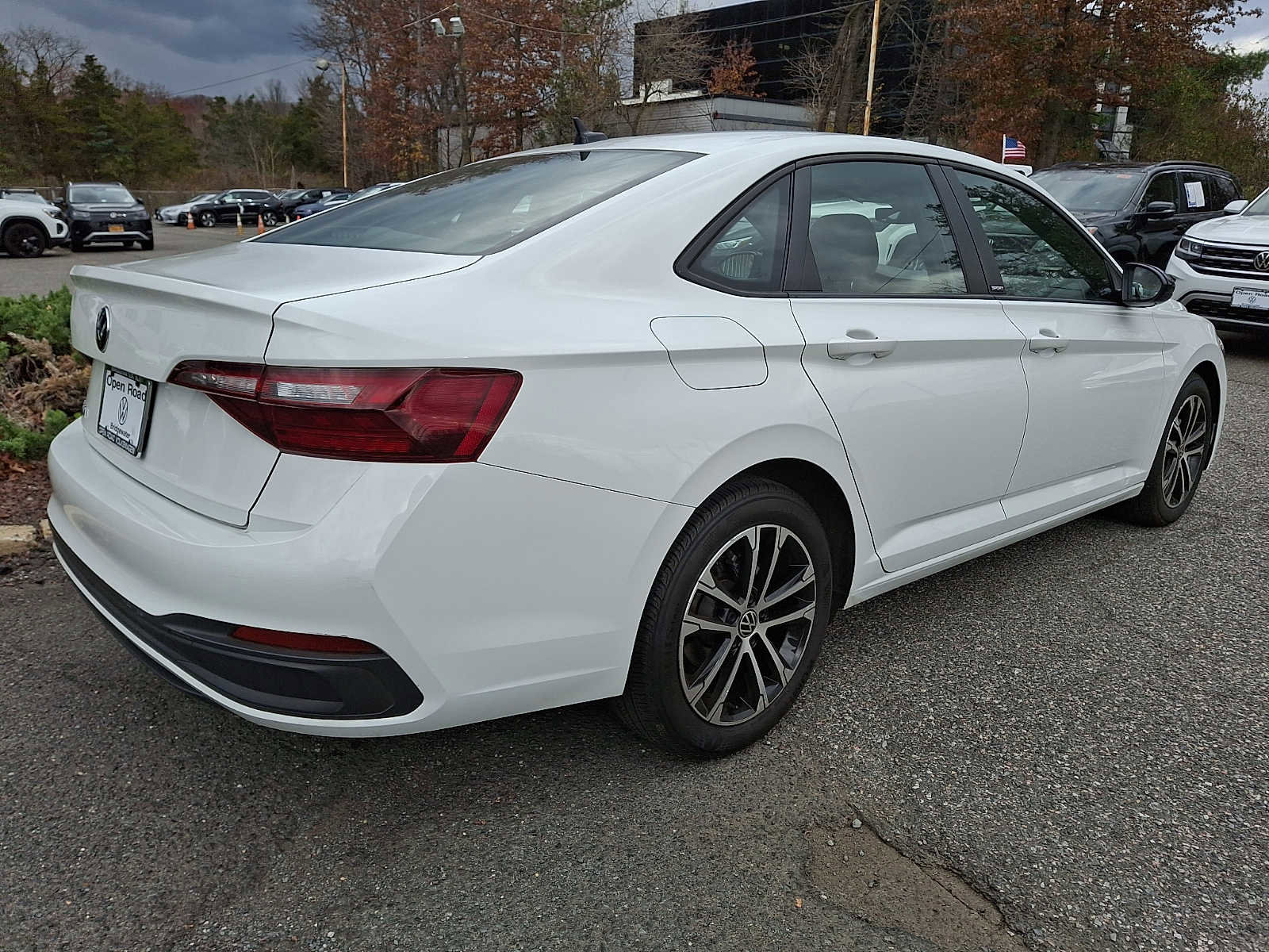 Used 2024 Volkswagen Jetta Sport image 6