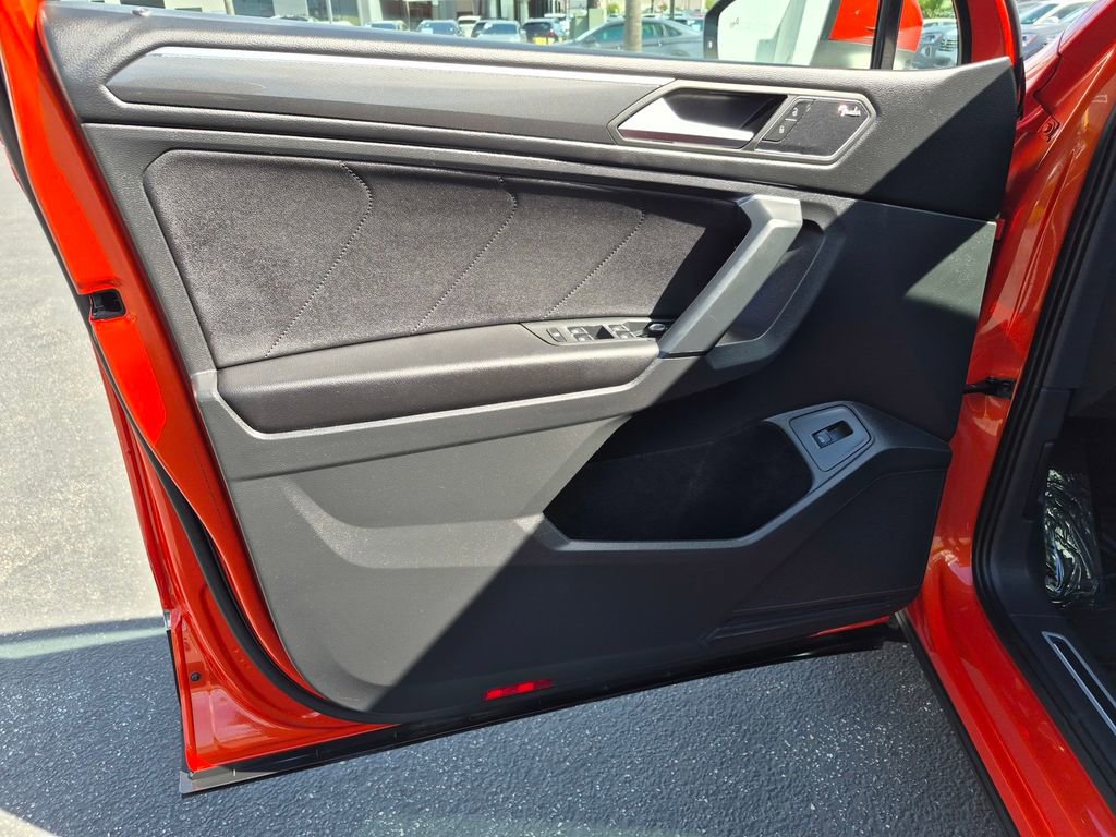 Used 2019 Volkswagen Tiguan SEL Premium w/ 3rd Row Seat Package image 14