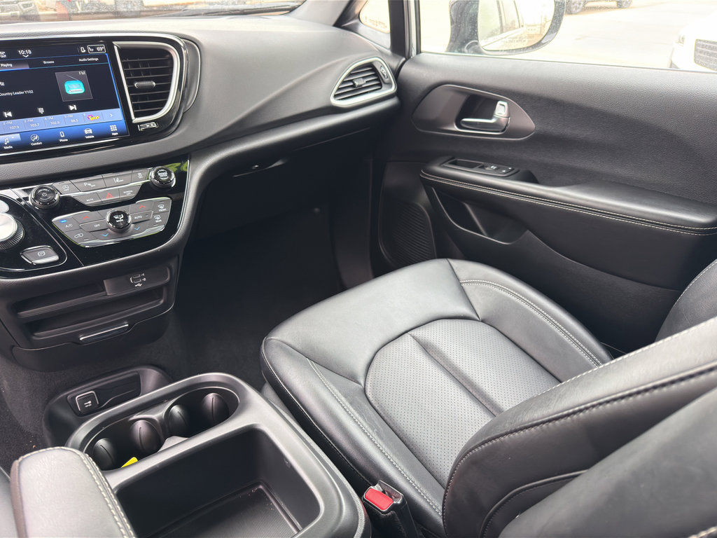 Used 2026 Chrysler Pacifica Select image 13