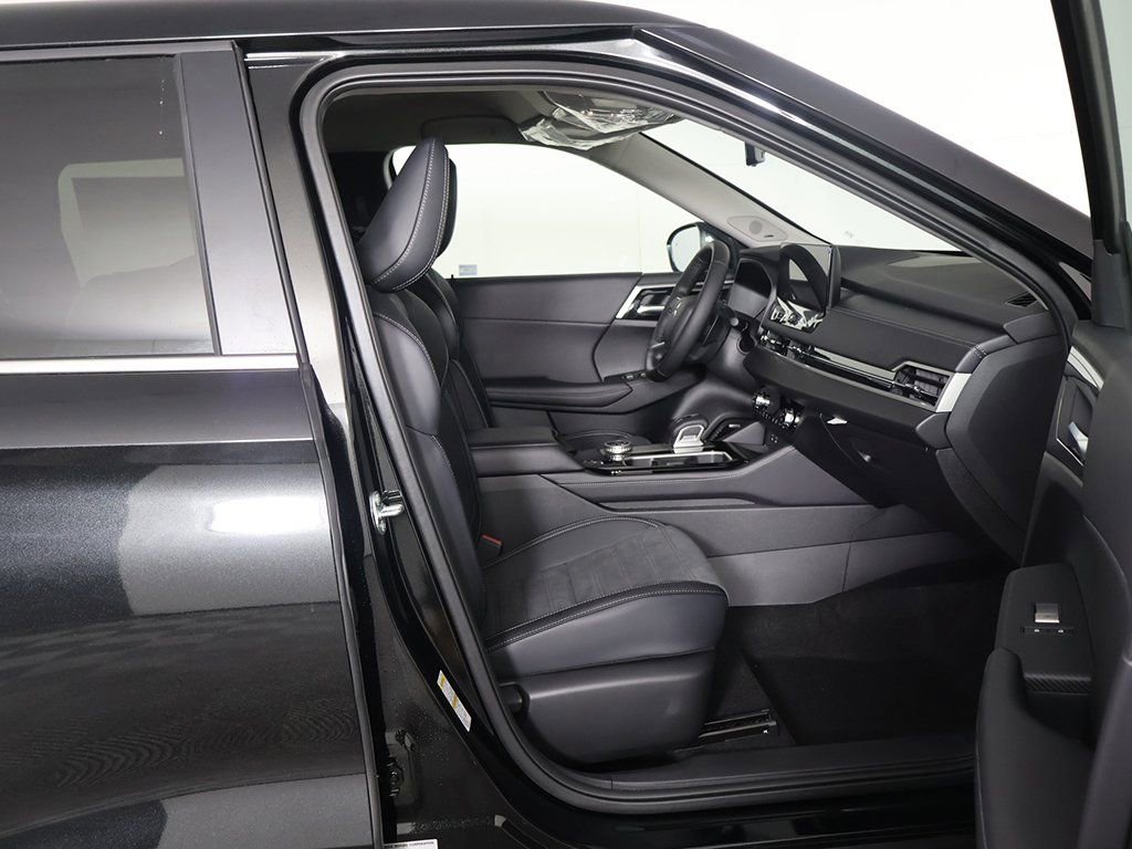 New 2026 Mitsubishi Outlander SE image 32