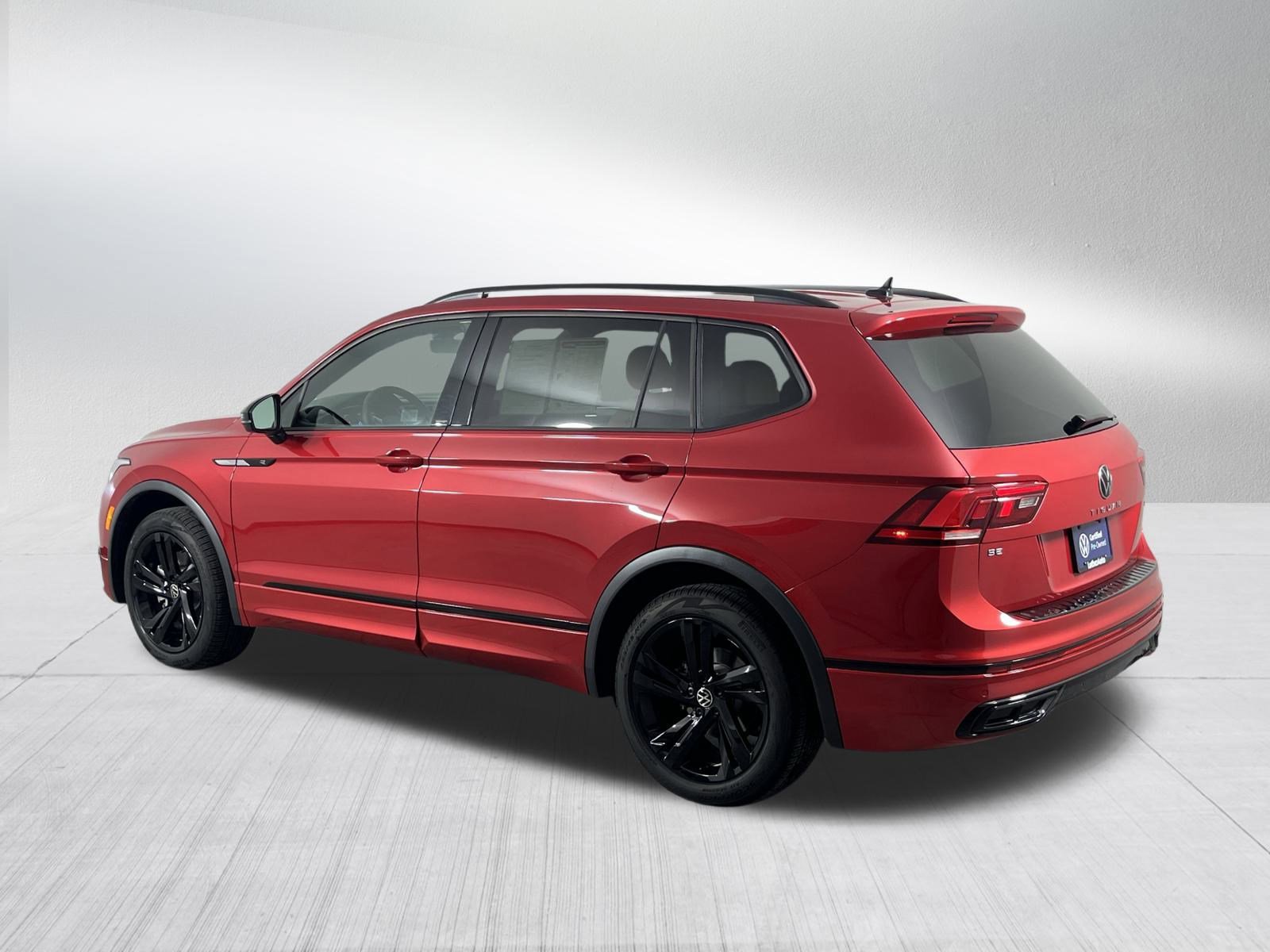 Certified 2024 Volkswagen Tiguan SE R-Line image 5