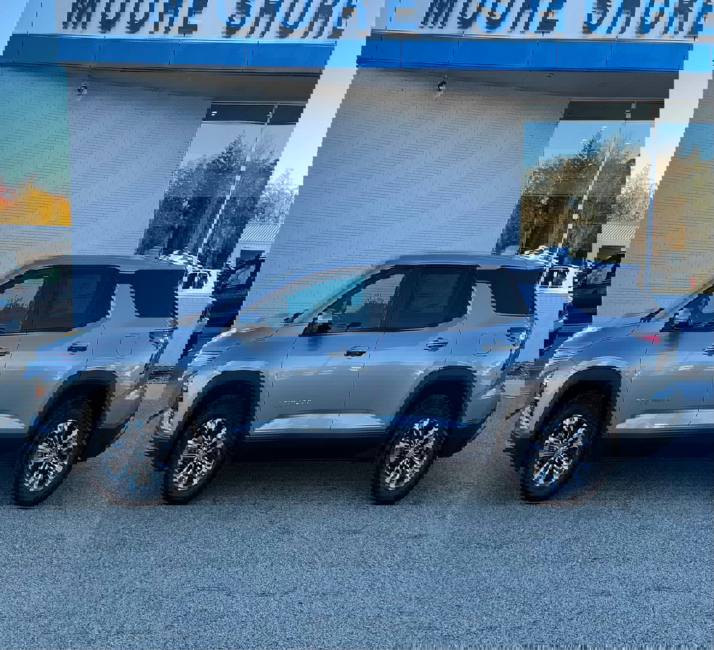 New 2026 Chevrolet Equinox LT w/ Convenience Package II image 2