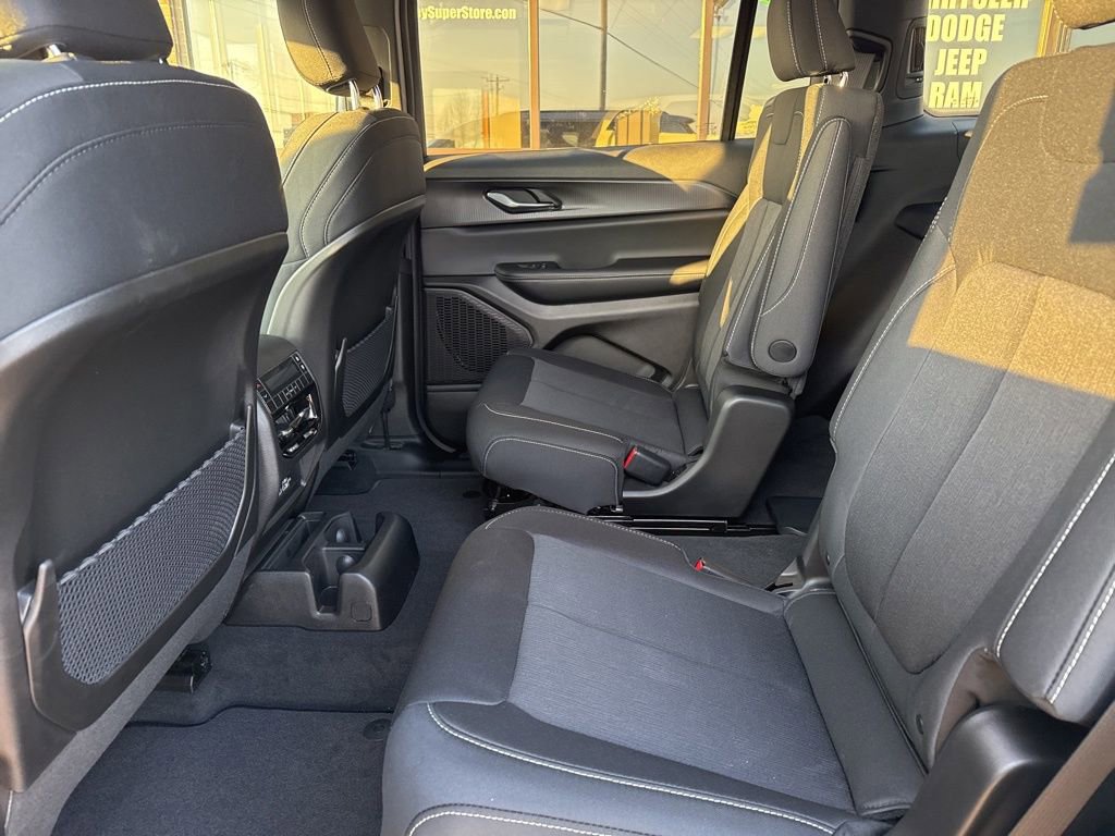 New 2025 Jeep Grand Cherokee L Laredo image 45