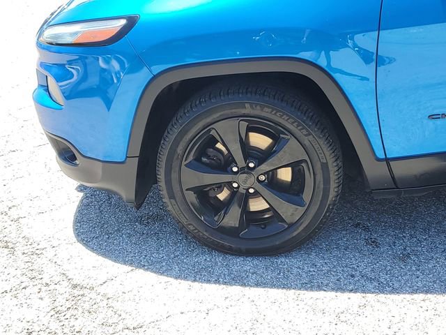 Used 2018 Jeep Cherokee Latitude w/ Altitude Package FWD image 8