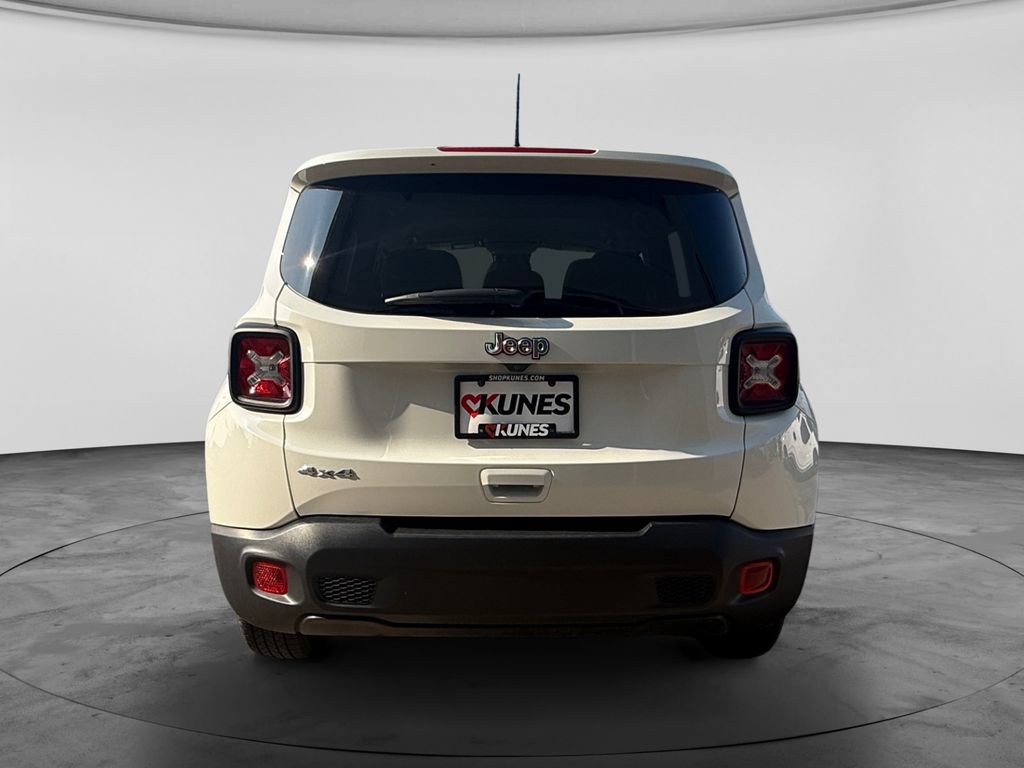 Used 2023 Jeep Renegade Latitude AWD/4WD image 8