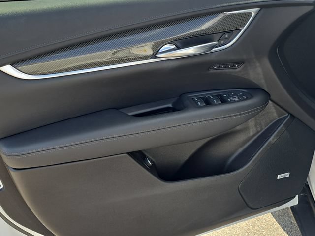 Used 2020 Cadillac XT5 Sportv w/ LPO, Floor Liner Package AWD/4WD image 9