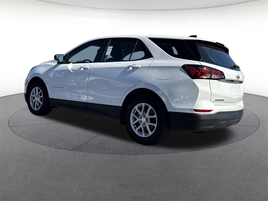 Used 2023 Chevrolet Equinox LS image 3