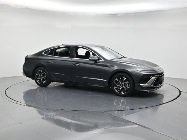 Used 2025 Hyundai Sonata SEL FWD image 3