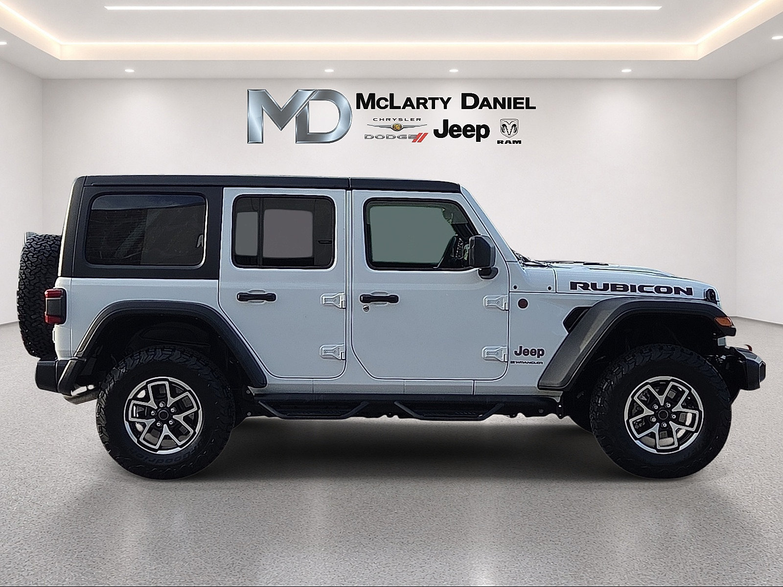 Used 2025 Jeep Wrangler Unlimited Rubicon w/ Convenience Group AWD/4WD image 6