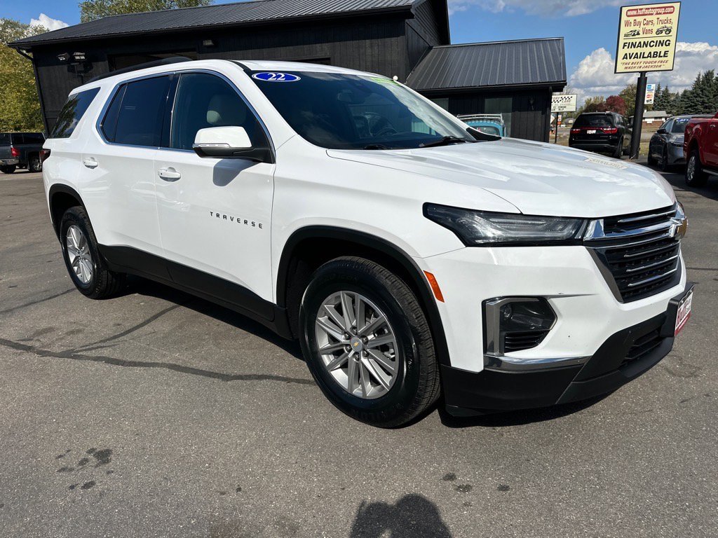 Used 2022 Chevrolet Traverse LT image 1