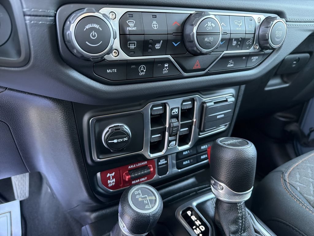 Used 2025 Jeep Gladiator Mojave w/ Convenience Group AWD/4WD image 19