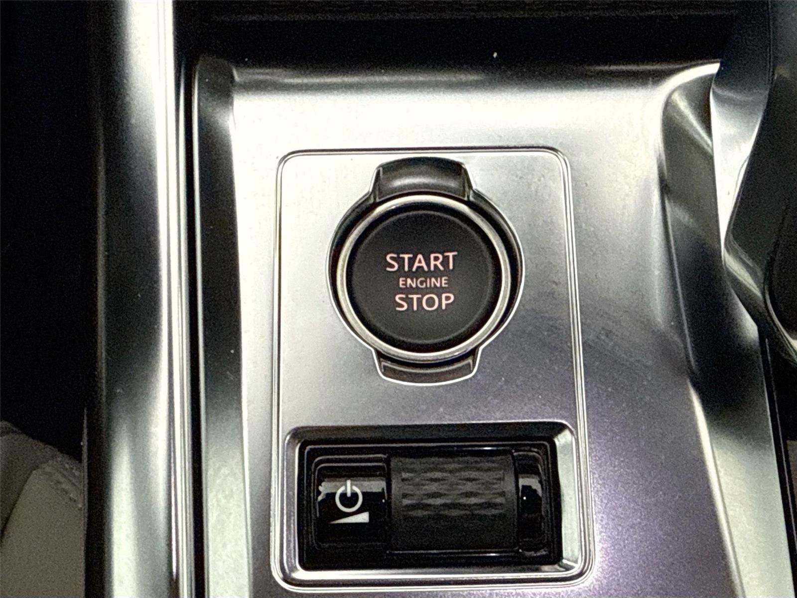 Used 2024 Jaguar XF R-Dynamic SE image 28