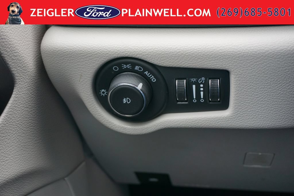 Used 2024 Chrysler Pacifica Touring-L FWD image 31