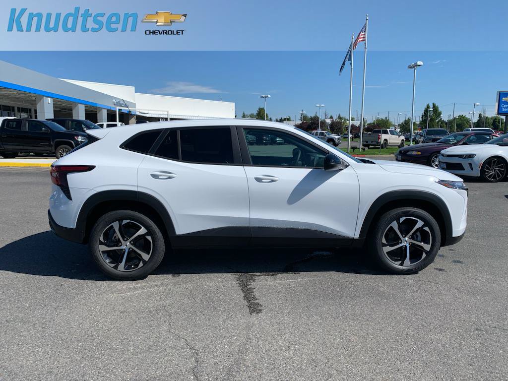 New 2026 Chevrolet Trax RS w/ Sunroof Package FWD image 8