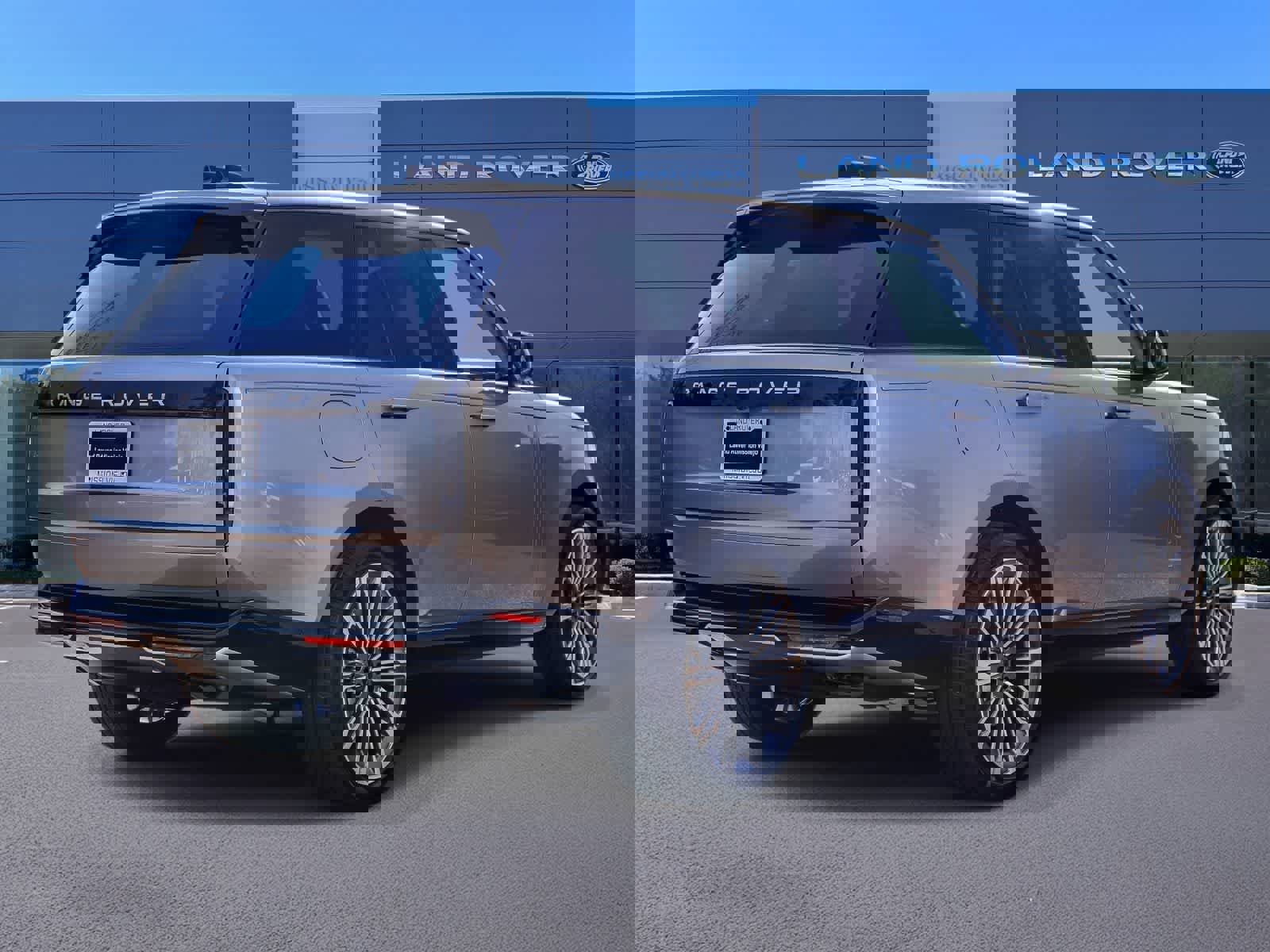 New 2026 Land Rover Range Rover SE image 4