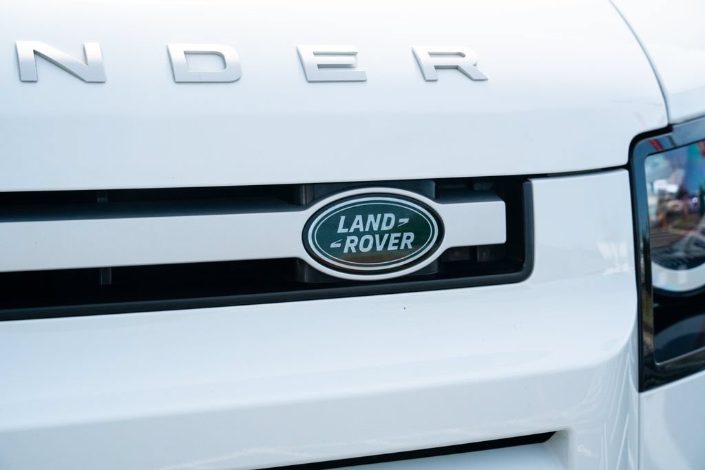 Used 2022 Land Rover Defender 90 S AWD/4WD image 7
