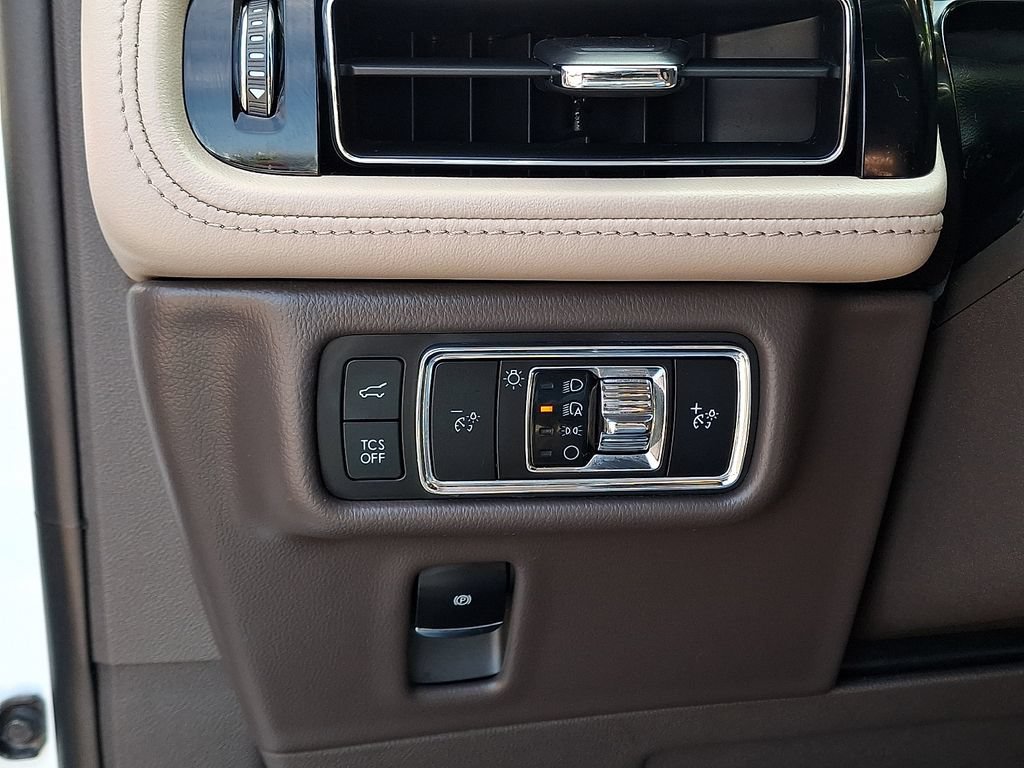 Used 2023 Lincoln Nautilus Reserve AWD/4WD image 26