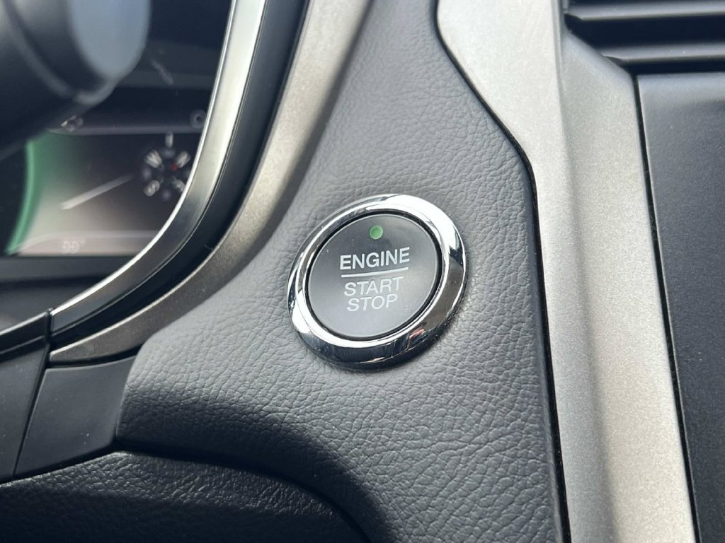 Used 2020 Ford Fusion SE FWD image 22