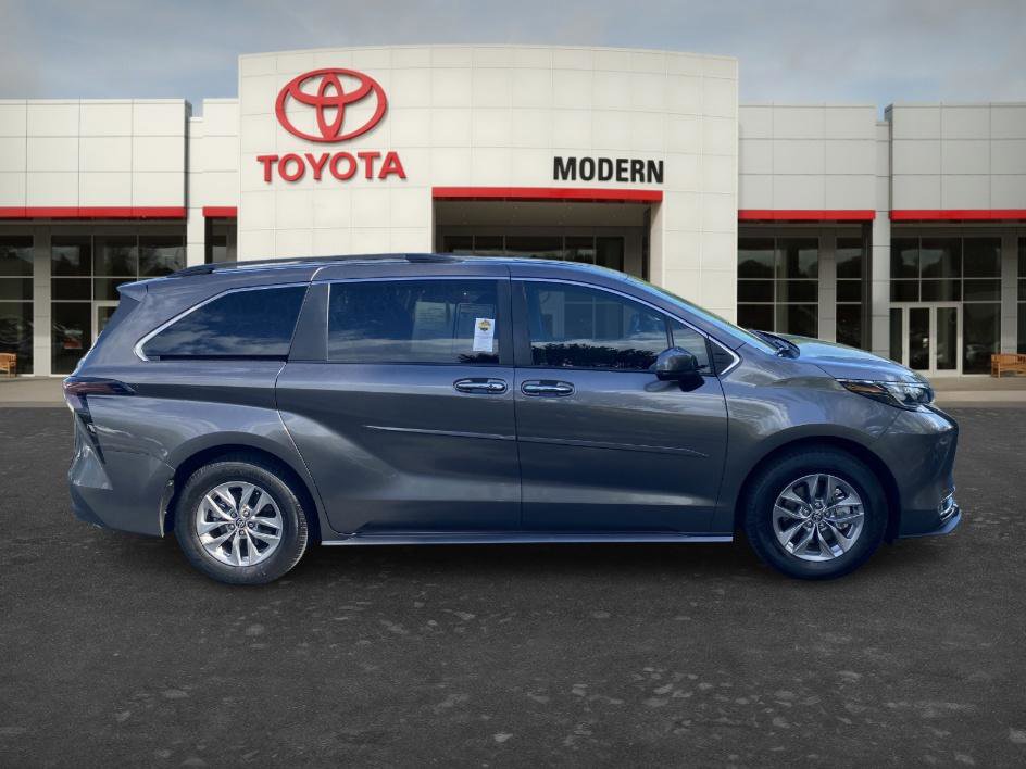 Certified 2024 Toyota Sienna XLE FWD image 6